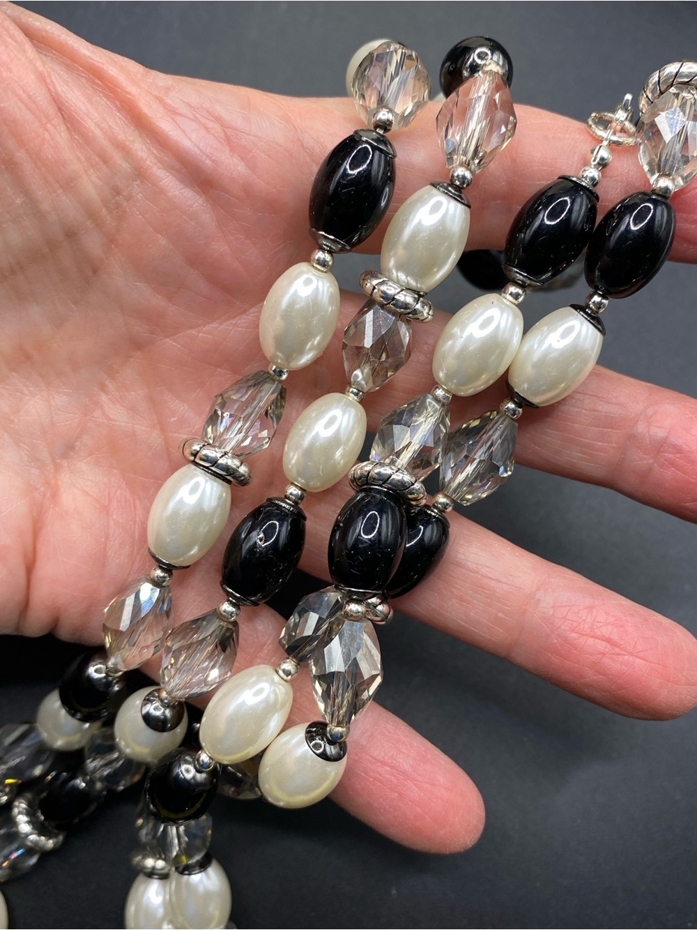 BILL BLASS Beaded Necklace Black & White Beads - Picture 9 of 10